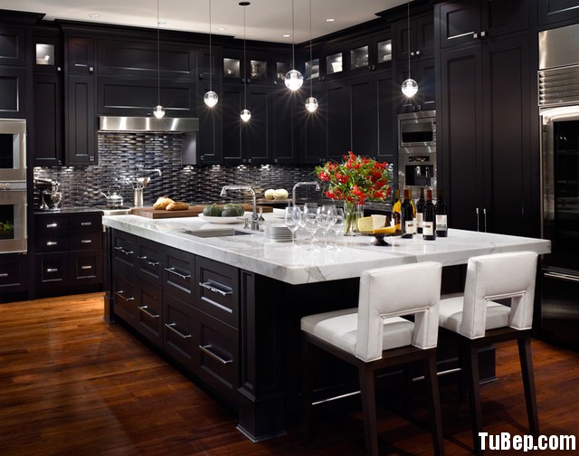 traditional kitchen cabinets 13 Tủ bếp gỗ tự nhiên sơn men màu đen chữ L có đảo TBT0551