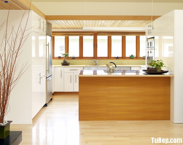 modern kitchen cabinets 33 Tủ bếp gỗ Acrylic màu trắng phối vân gỗ nhạt chữ L TBT0556
