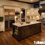 Tủ bếp gỗ tự nhiên mang phong cách cổ điển – TBB684