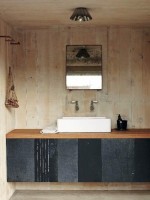 Trang trí tinh tế cho phòng tắm với nội thất gỗ