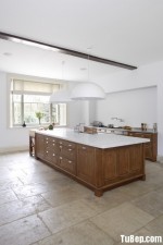 Tủ bếp Xoan đào cổ điển nổi bật trong không gian bếp – TBN3964