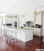 Tủ bếp gỗ tự nhiên sơn men trắng màu sắc nhẹ nhàng tinh tế – TBB 2333