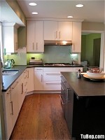 Tủ bếp gỗ Acrylic màu trắng chữ L có bàn đảo – TBT1824