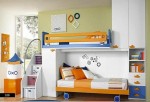 Phòng ngủ màu sắc và tiết kiệm diện tích với giường tầng