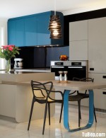 Tủ bếp Acrylic nổi bật với tông mài xanh dương + nude tinh tế – TBN4241