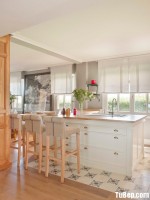 Tủ bếp Sồi mỹ sơn trắng nữ tính kết hợp quầy bar – TBN4347