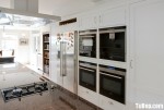 Tủ bếp Còng đỏ sơn trắng bán hiện đại cao cấp – TBN4431