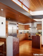 Tủ bếp Laminate ấm cúng màu vân gỗ sọc ngang – TBN4527