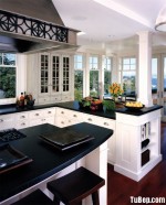 Tủ bếp Sồi tự nhiên sơn trắng cổ điển quý phái – TBN4677