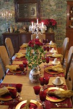 Phòng ăn truyền thống với bàn ăn dài cho đại gia đình