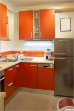 Tủ bếp Acrylic bóng gương dạng chữ L phong cách hiện đại có khung bao lò nướng và lò vi sóng – TBB 2607