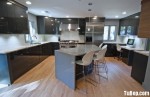 Tủ bếp gỗ công nghiệp phủ Acrylic bóng gương giả vân gỗ làm cho không gian bếp nhà bạn sang trọng hơn  – TBT2065