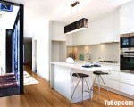 Tủ bếp Acrylic bóng gương kết hợp bàn đảo được thiết kế riêng cho căn hộ chung cư – TBN5014