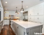 Tủ bếp chất liệu Sồi Mỹ sơn men gam màu trắng kết hợp bàn đảo và hệ tủ bếp sang trọng – TBN4976