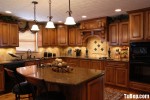 Tủ bếp gỗ Sồi Mỹ với màu vân gỗ phun PU kết hợp kiểu chữ L tạo sự hoài cổ cho không gian bếp – TBT2439