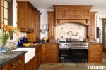 Tủ bếp gỗ Sồi chữ L mang phong cách bán cổ điển màu vân gỗ – TBT2571