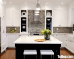 Tủ bếp gỗ Sồi sơn men trắng kết hợp bàn đảo tông đen tinh tế– TBN4921