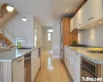 Tủ bếp gỗ Acrylic sự kết hợp giữa màu trắng và màu vân gỗ – TBT2842
