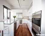 Tủ bếp gỗ Acrylic màu trắng với sự kết hợp giữa thiết bị cao cấp – TBT2854