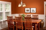 Phòng ăn ấn tượng với sắc cam