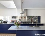Tủ bếp chất liệu Acrylic kết hợp bàn đảo gam màu xanh coban – TBN6283