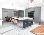 Tủ bếp gỗ Laminate màu xám trang nhã thiết kế đẹp – TBT3105