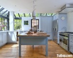 Tủ bếp gam màu xanh nhạt bắt mắt kết hợp bàn đảo – TBN6512