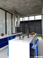 Tủ bếp gỗ Acrylic màu trắng kết hợp màu xanh hiện đại – TBT3455