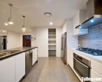 Tủ bếp gỗ Acrylic có bàn đrao và hệ thống khung tủ lạnh – TBT3554