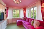 Không gian phòng khách đẹp tinh tế với gam màu hồng