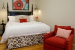 Trang trí phòng ngủ cực bắt mắt với 3 sắc màu đen, trắng, đỏ