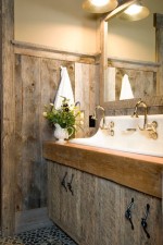 Phòng tắm với chất liệu gỗ và đá mộc mạc theo phong cách rustic