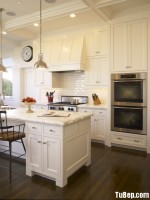 Tủ bếp gỗ tự nhiên Giáng Hương sơn mem trắng phong cách bán cổ điển – TBB4301