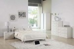 Phòng ngủ đẹp tiện nghi và thanh lịch với nội thất màu trắng