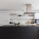 black-and-white-kitchen-1-600x365