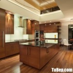 Tủ bếp gỗ Laminate màu vân gỗ cho khuôn bếp rộng – TBT3483