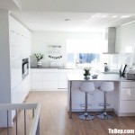Tủ bếp Acrylic trắng bóng gương chữ G hiện đại sang trọng – TBB4650